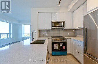 3270 Sheppard Ave E in Toronto, ON - Building Photo - Building Photo