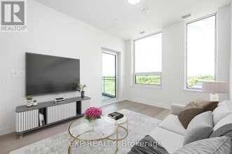 2501-2501 Saw Whet Blvd. in Oakville, ON - Building Photo - Building Photo