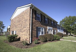 Village of Cross Creek Apartments in Florence, KY - Foto de edificio - Building Photo