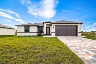 2713 25th St SW in Lehigh Acres, FL - Building Photo