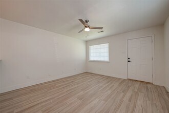 915 Adele St in Houston, TX - Building Photo - Building Photo