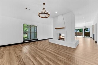 11238 Webb Chapel Ct in Dallas, TX - Building Photo - Building Photo