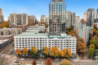 AVIA on Pike Street in Seattle, WA - Foto de edificio - Building Photo