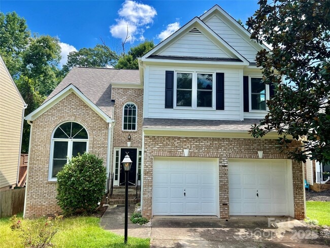 property at 2016 Sablewood Dr