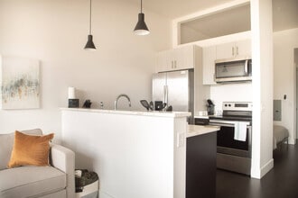 550 W Juneau Ave in Milwaukee, WI - Building Photo - Building Photo