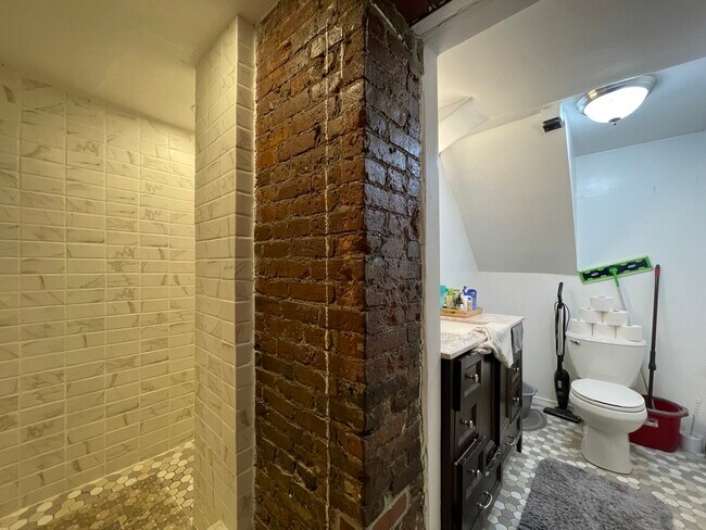 42 Anderson St, Unit A in Boston, MA - Foto de edificio - Building Photo