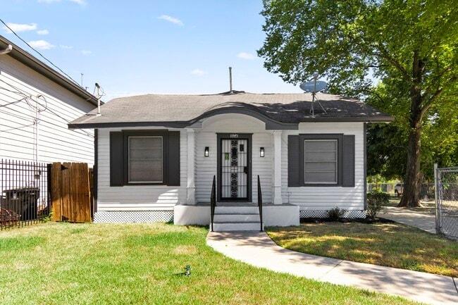 property at 904 Mansfield St