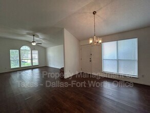 5945 Ravenya St in Fort Worth, TX - Building Photo - Building Photo