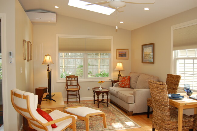28 Yucatan Dr in Warwick, RI - Building Photo - Building Photo