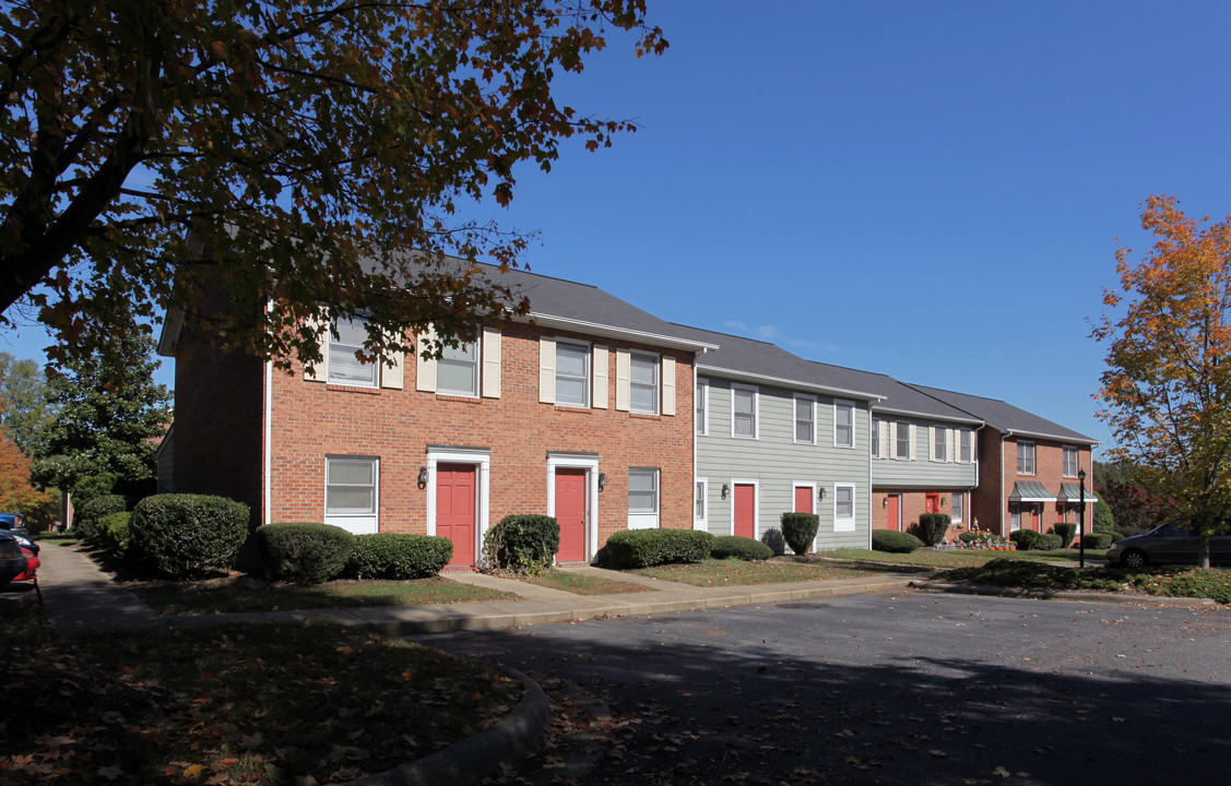 The Village at Catawba Ridge in Hickory, NC - Foto de edificio