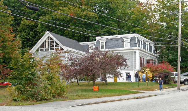 292 Court St in Auburn, ME - Foto de edificio - Building Photo