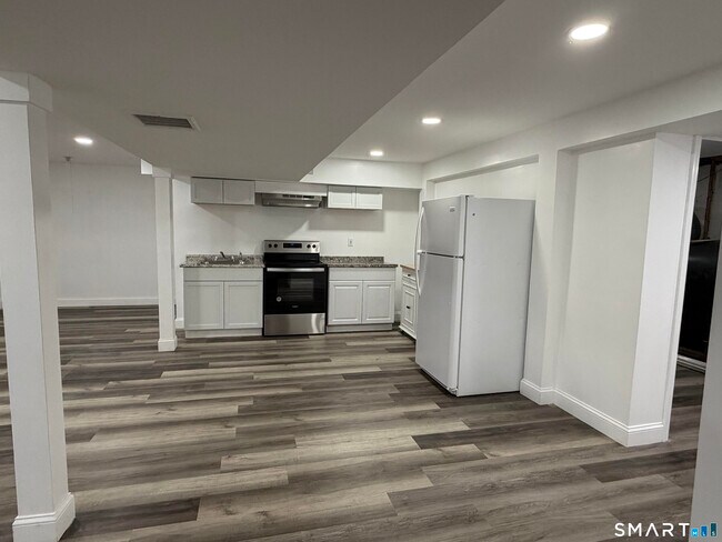 96 Neill Dr in Watertown, CT - Building Photo - Building Photo