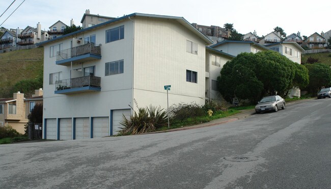 505 Lewis Ln in Pacifica, CA - Building Photo - Building Photo