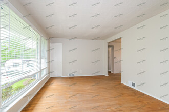 9543 Radio Dr in St. Louis, MO - Building Photo - Building Photo