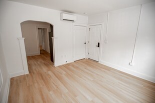 1388 W 83rd St, Unit 211 in Cleveland, OH - Building Photo