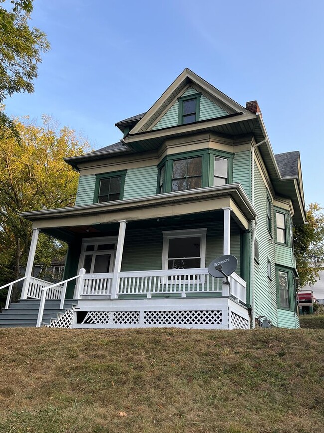 property at 1405 Belleview Blvd