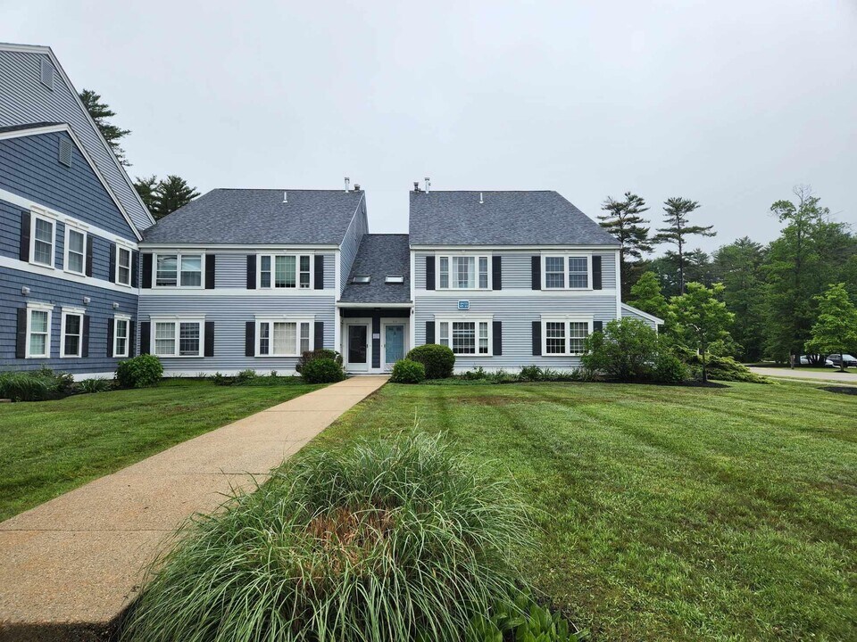 309 Springbrook Cir in Portsmouth, NH - Building Photo