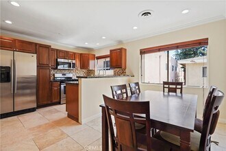 15457 Moorpark St in Los Angeles, CA - Building Photo - Building Photo