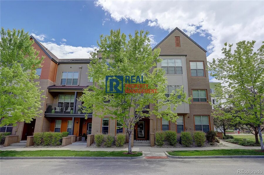 6956 W Virginia Pl in Lakewood, CO - Building Photo