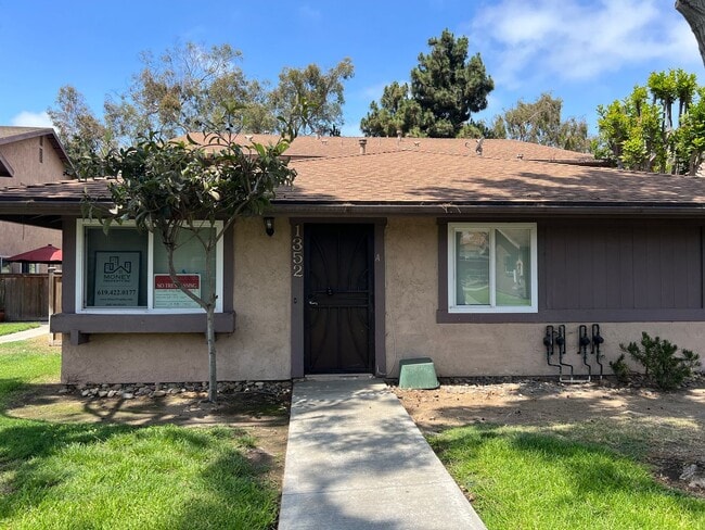 1352 W San Ysidro Blvd