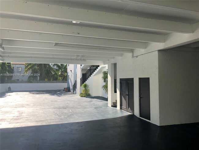 1840 Jefferson Ave, Unit 301 in Miami Beach, FL - Foto de edificio - Building Photo