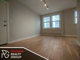 515 W Belmont Ave, Unit 2 in Chicago, IL - Building Photo - Building Photo