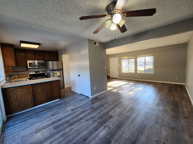 8613 La Riviera Dr #C C in Sacramento, CA - Building Photo - Building Photo