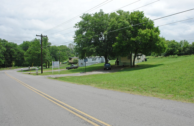 111-127 Drivers Ln in Gallatin, TN - Building Photo - Building Photo