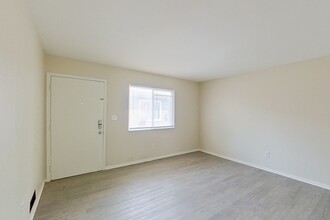 2450-2452-2452 Hiawatha St in Columbus, OH - Building Photo - Building Photo