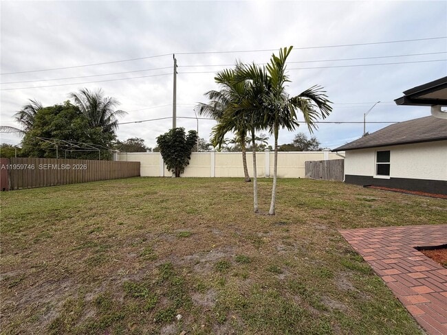 8721 NW 47th St in Lauderhill, FL - Building Photo - Building Photo