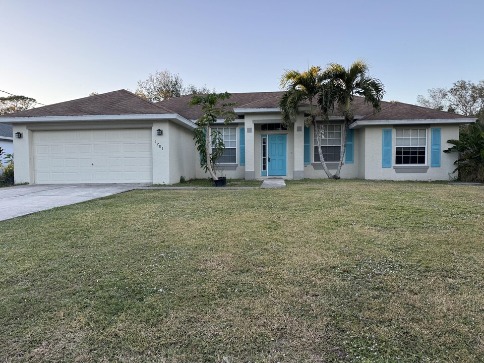 1781 SW Fortune Rd in Port St. Lucie, FL - Building Photo