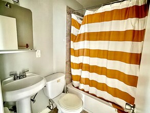 2110 N Western Ave in Chicago, IL - Foto de edificio - Building Photo