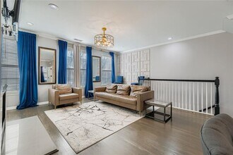 6414 Queens Court Trace in Mableton, GA - Foto de edificio - Building Photo