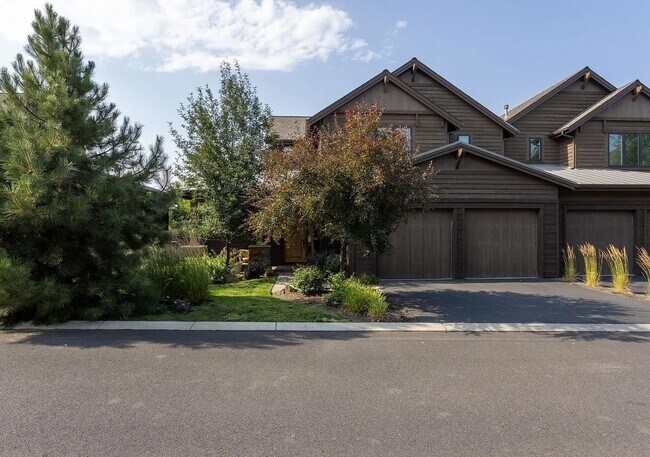 61337 Kindle Rock Lp in Bend, OR - Building Photo - Building Photo