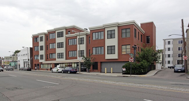 152 Old Colony Ave