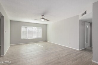 7249 W Medlock Dr in Glendale, AZ - Building Photo - Building Photo