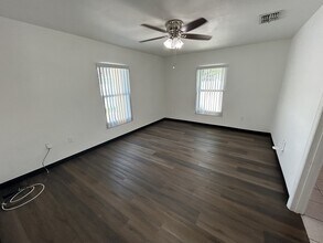 659 Jaguar Ct in Poinciana, FL - Building Photo - Building Photo