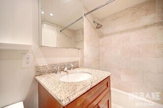 35 Grove St in New York, NY - Building Photo - Building Photo