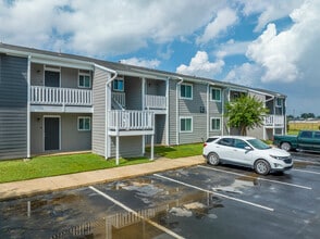 Summer Lodge Apartments in Decatur, AL - Foto de edificio - Building Photo