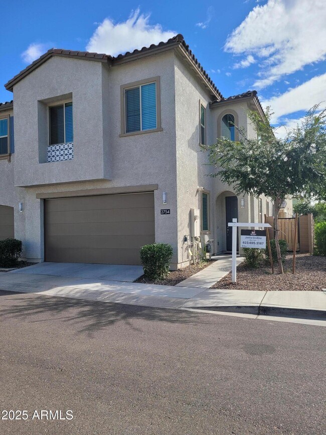 2754 S Apache Dr in Chandler, AZ - Building Photo - Building Photo