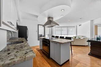 550 Queens Quay W in Toronto, ON - Building Photo - Building Photo