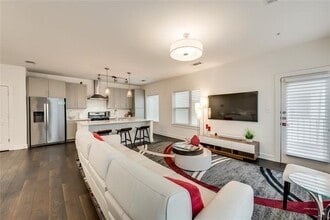 5714 McCommas Blvd in Dallas, TX - Building Photo - Building Photo