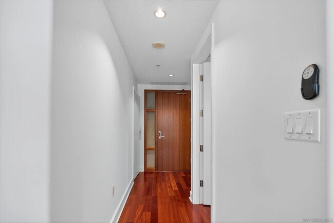 1205 Pacific Hwy, Unit 704 in San Diego, CA - Building Photo - Building Photo