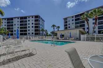 6897 Estero Blvd in Fort Myers Beach, FL - Foto de edificio - Building Photo