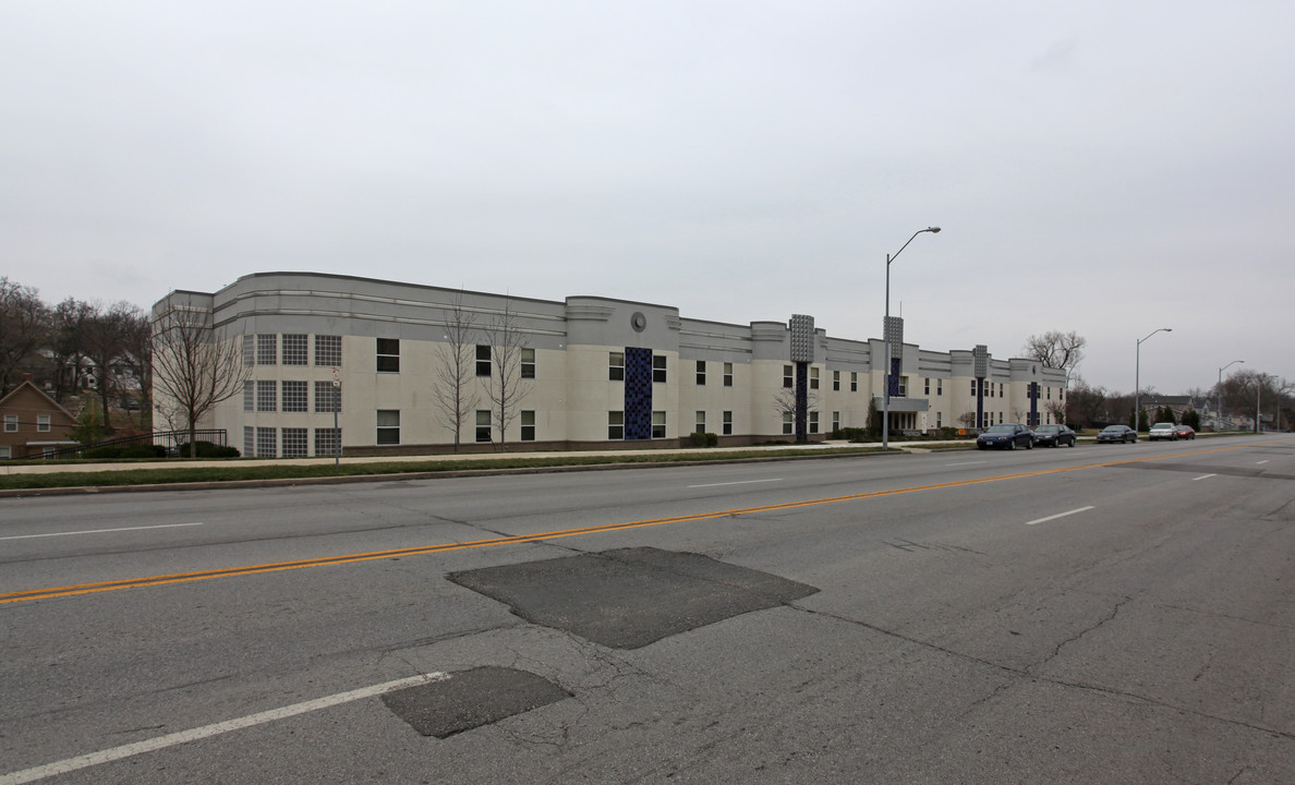 Twin Elms Apartments in Kansas City, MO - Foto de edificio