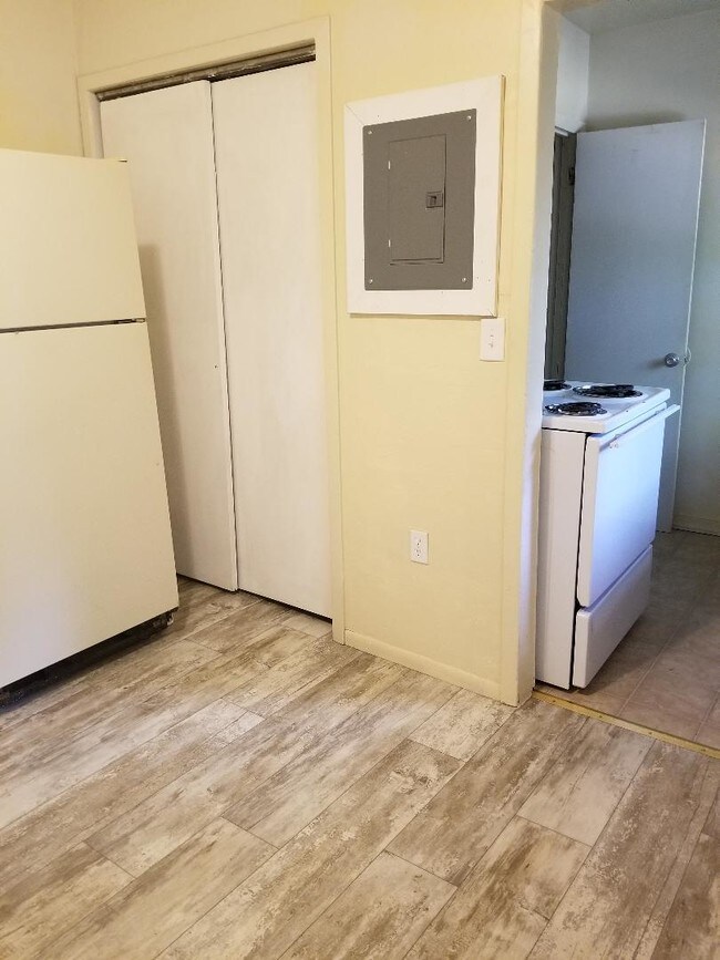 4087 Flower St-Unit -4087 #2 in Shasta Lake, CA - Building Photo - Building Photo