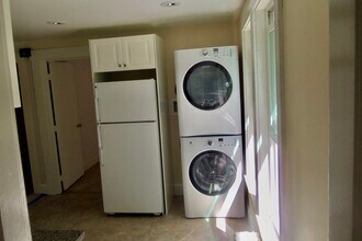 122 W Central St, Unit Apt2 in Natick, MA - Foto de edificio - Building Photo