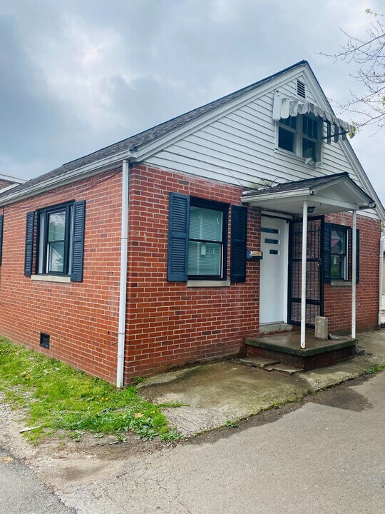 700 W 5th St-Unit -402 Steele St. in Corbin, KY - Building Photo