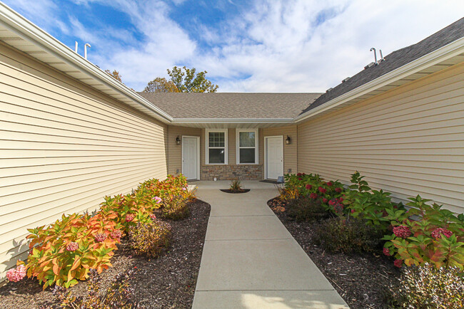 The Villas of Walden Woods in Rockford, IL - Building Photo - Building Photo