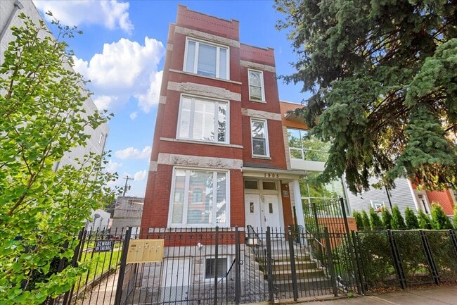 property at 1905 W Huron St